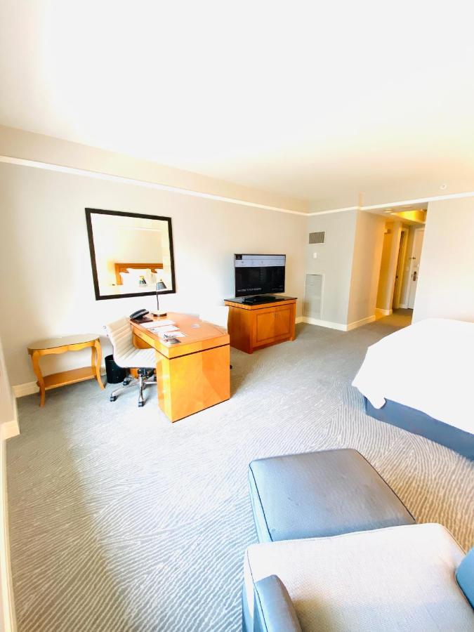 Private Condo Hotel At Four Seasons Brickell Маямі Екстер'єр фото
